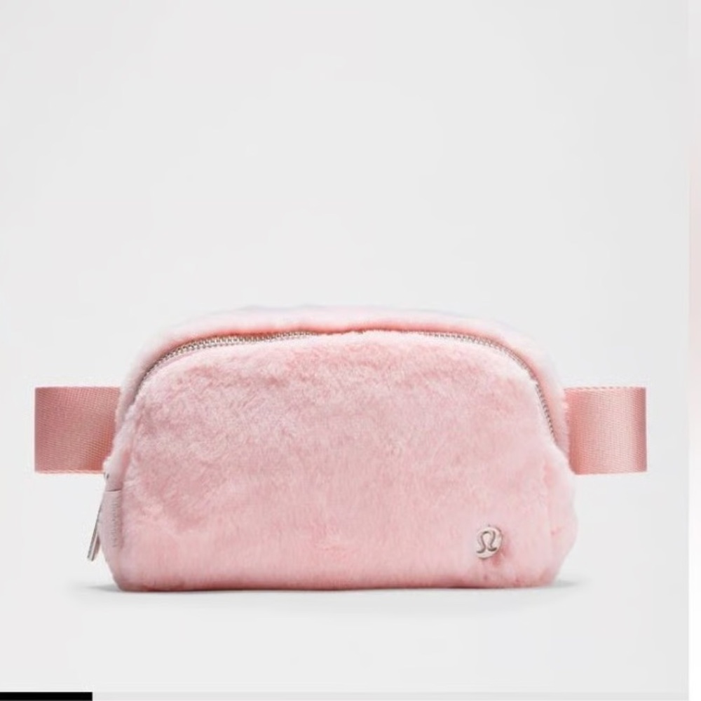 NWOT Lululemon Everywhere 1L Belt Bag - Strawberry Milkshake Plush Fleece